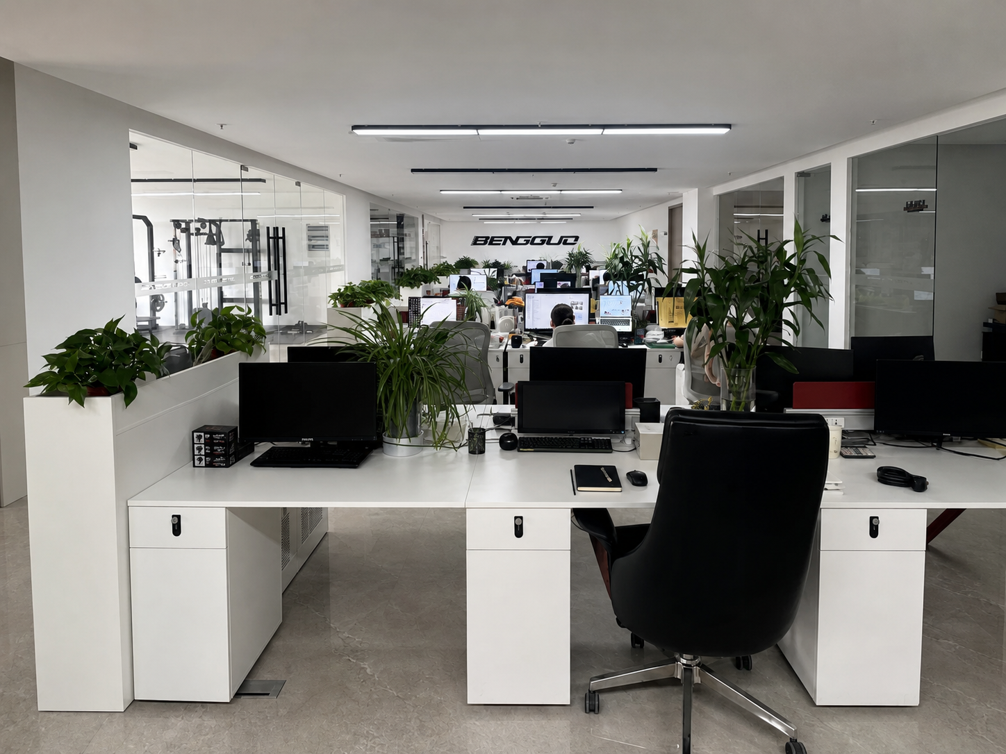 Organized BENGGUO open-plan office in Yiwu, China